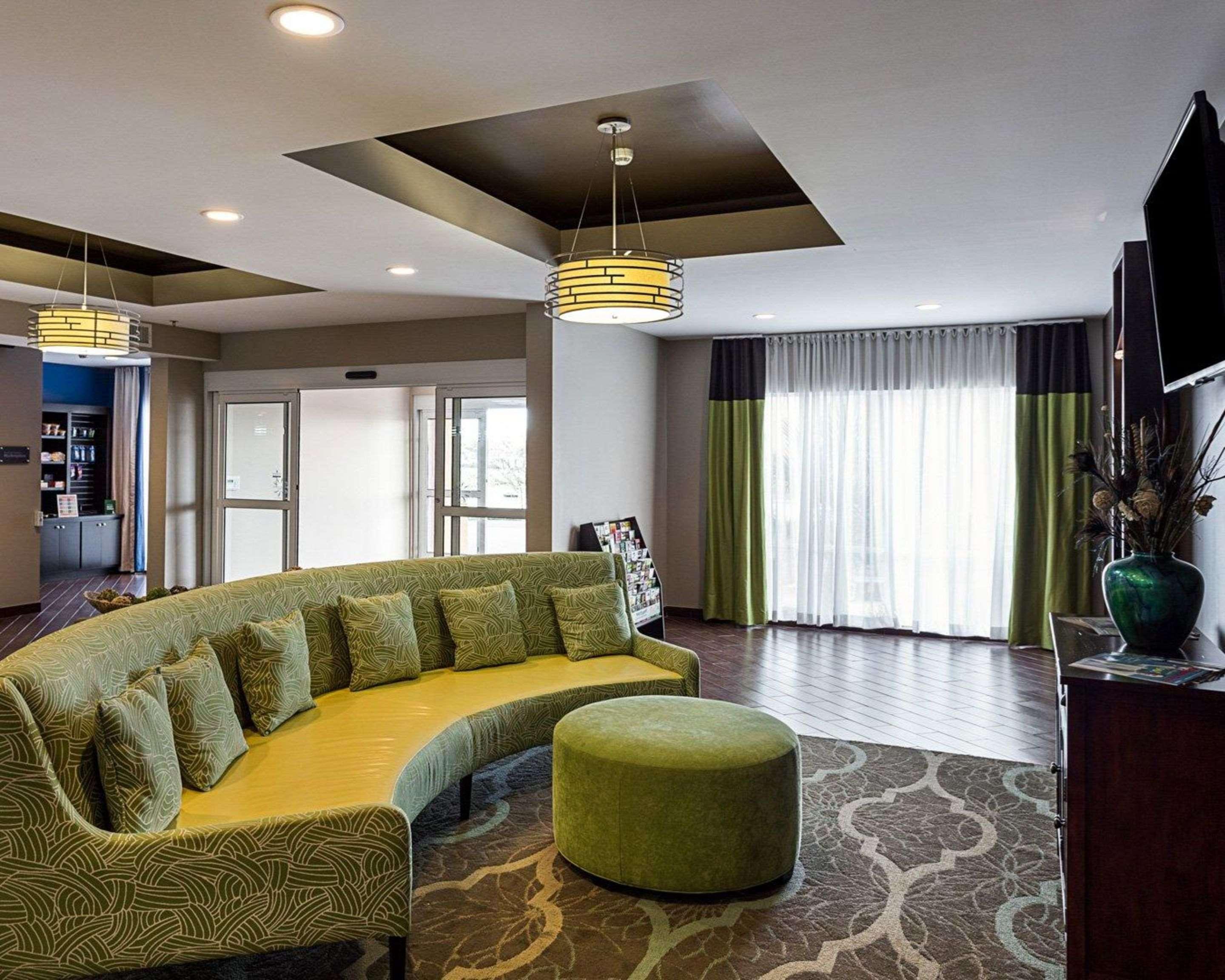 Comfort Suites Near Tanger Outlet Mall Gonzales Esterno foto