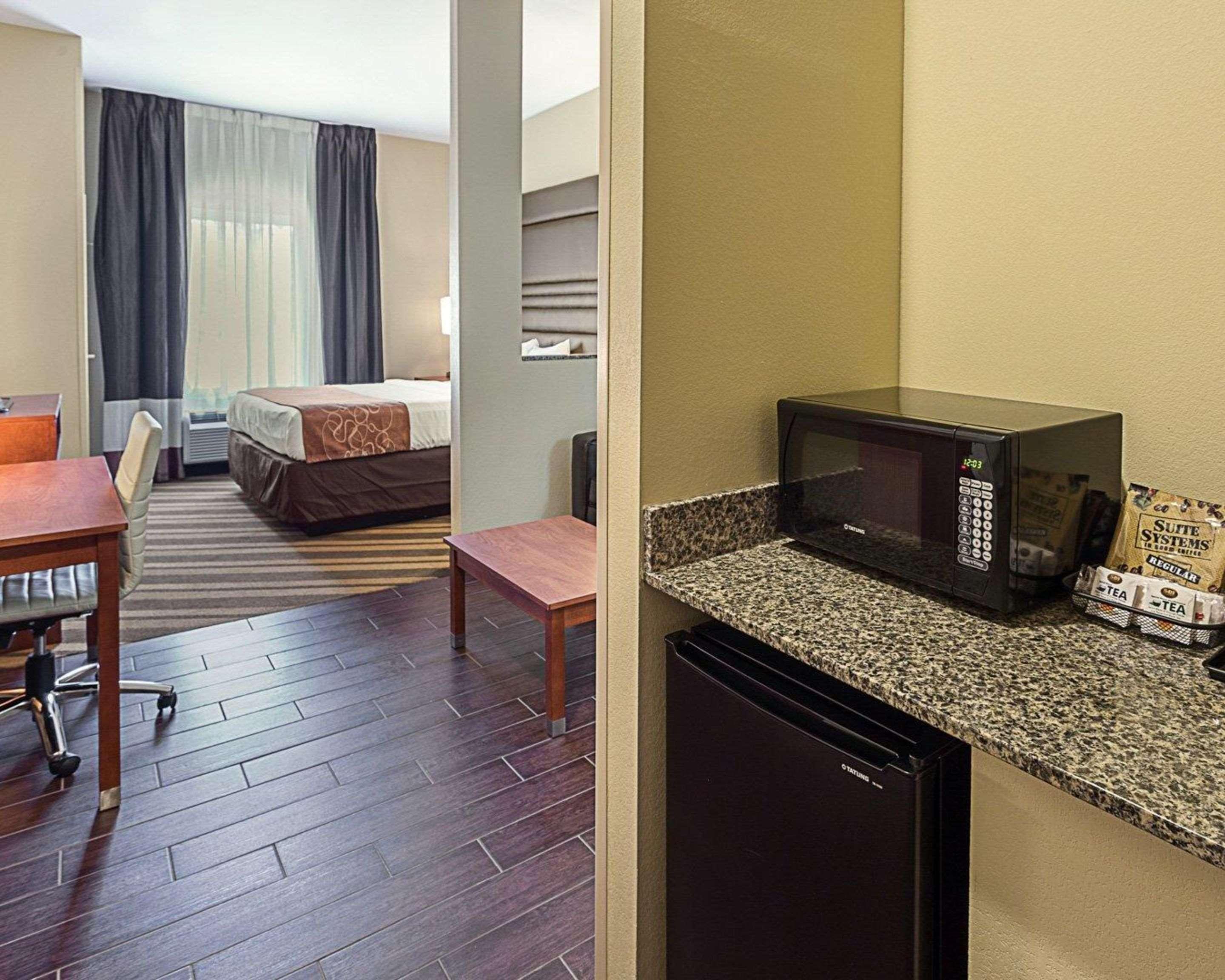 Comfort Suites Near Tanger Outlet Mall Gonzales Esterno foto