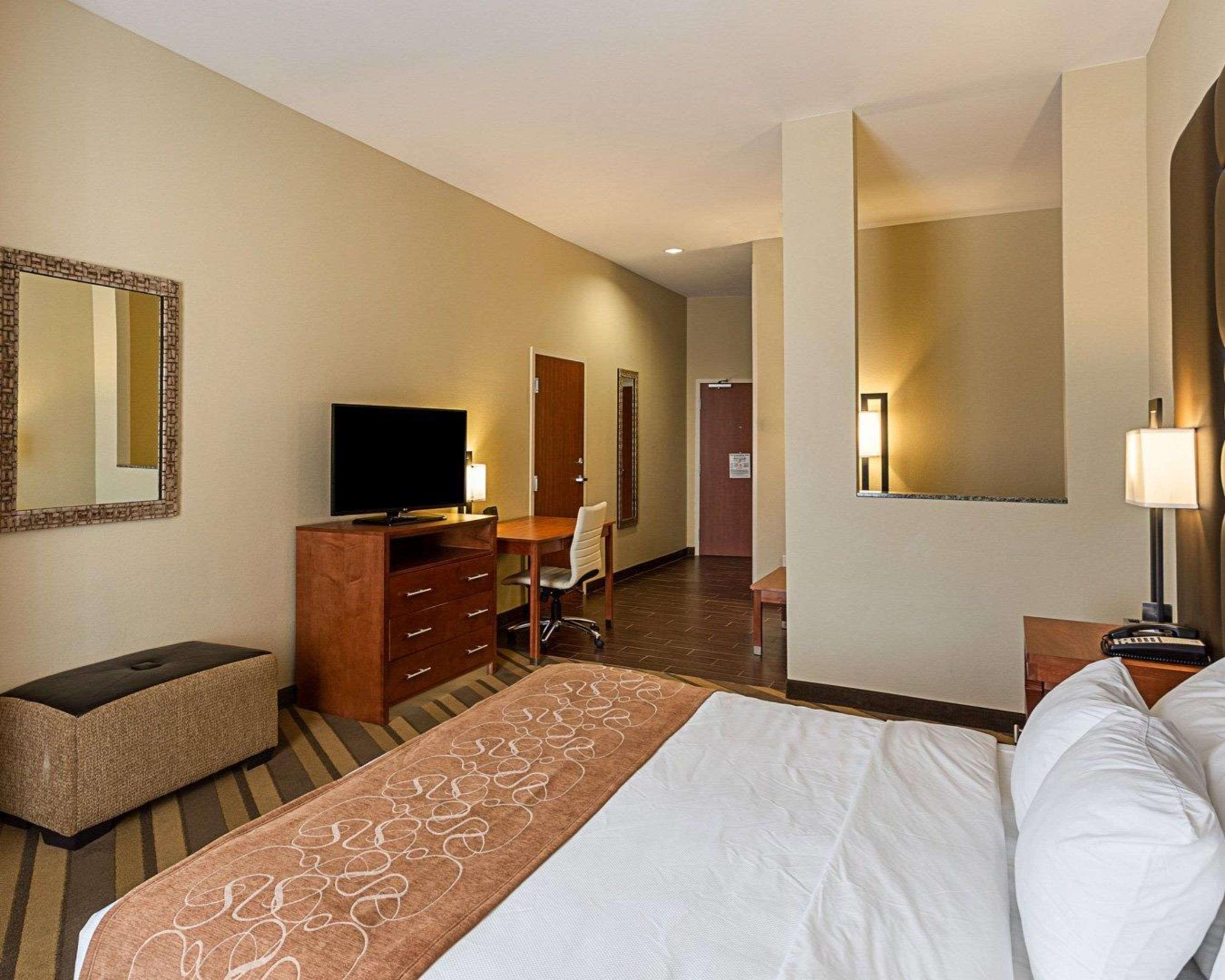 Comfort Suites Near Tanger Outlet Mall Gonzales Esterno foto