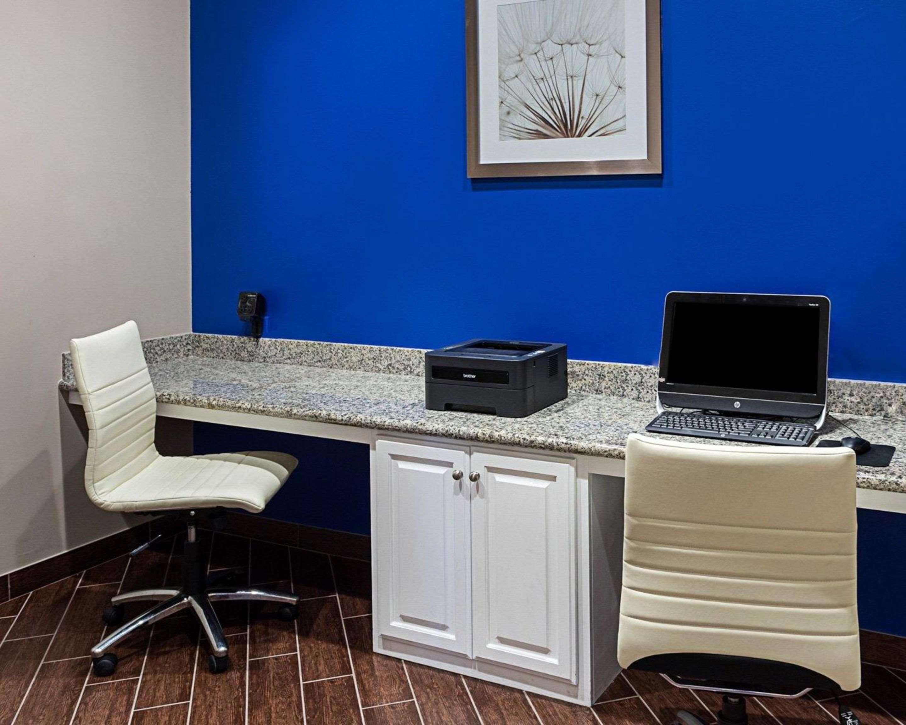 Comfort Suites Near Tanger Outlet Mall Gonzales Esterno foto