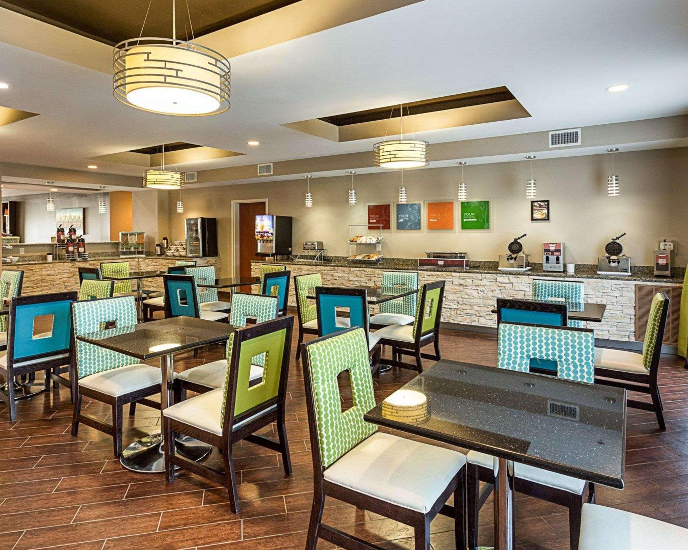 Comfort Suites Near Tanger Outlet Mall Gonzales Esterno foto