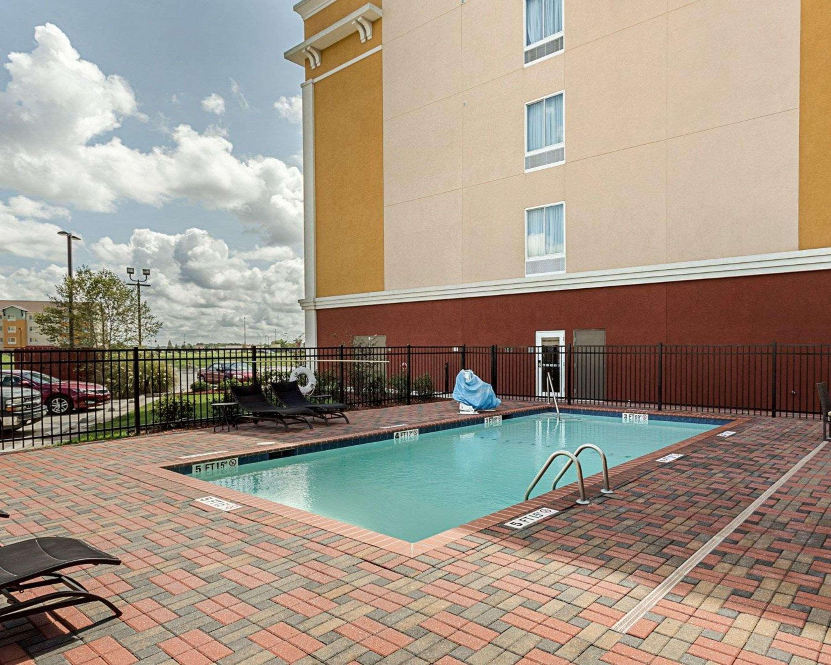 Comfort Suites Near Tanger Outlet Mall Gonzales Esterno foto