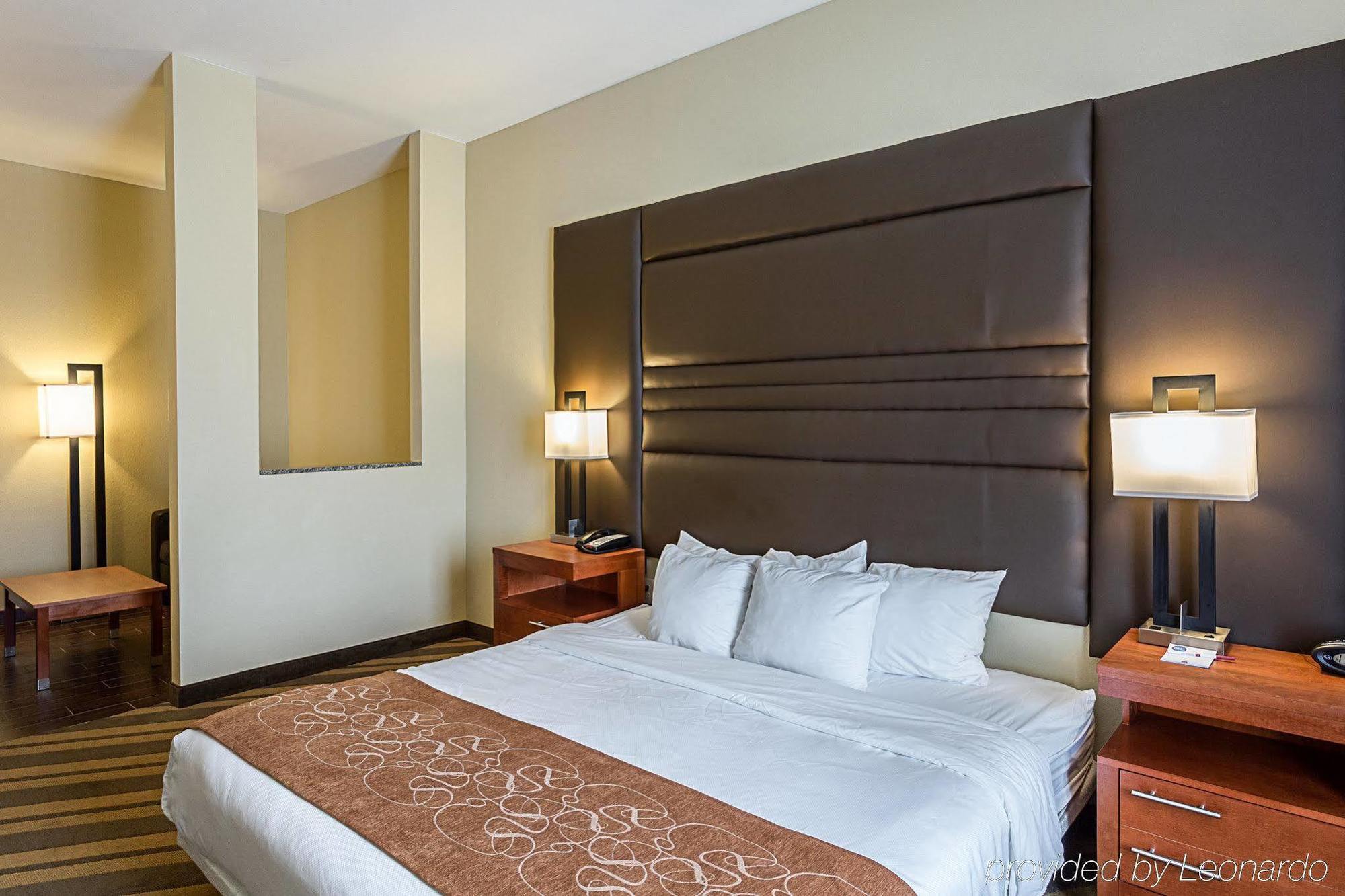 Comfort Suites Near Tanger Outlet Mall Gonzales Esterno foto