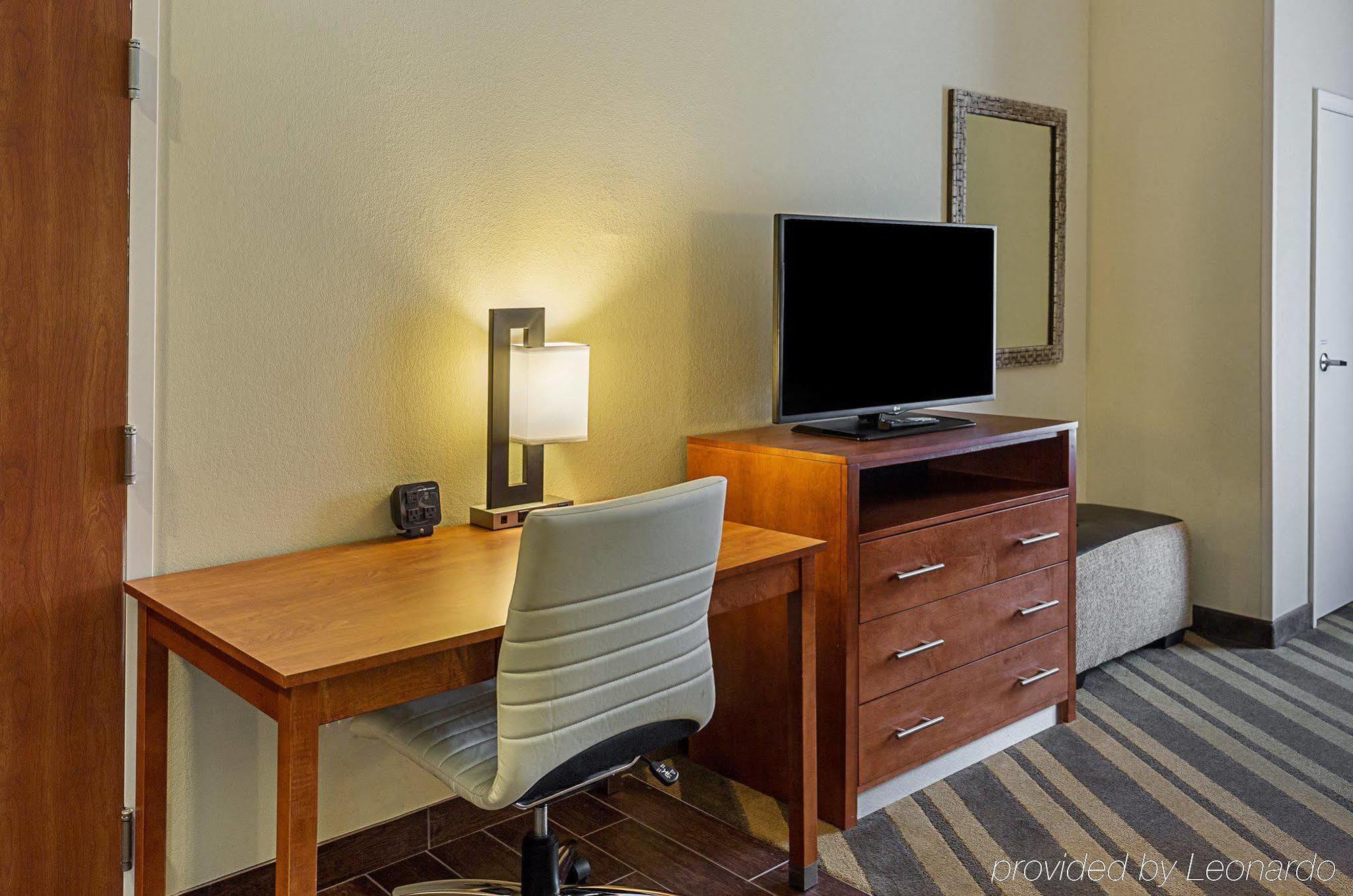 Comfort Suites Near Tanger Outlet Mall Gonzales Esterno foto